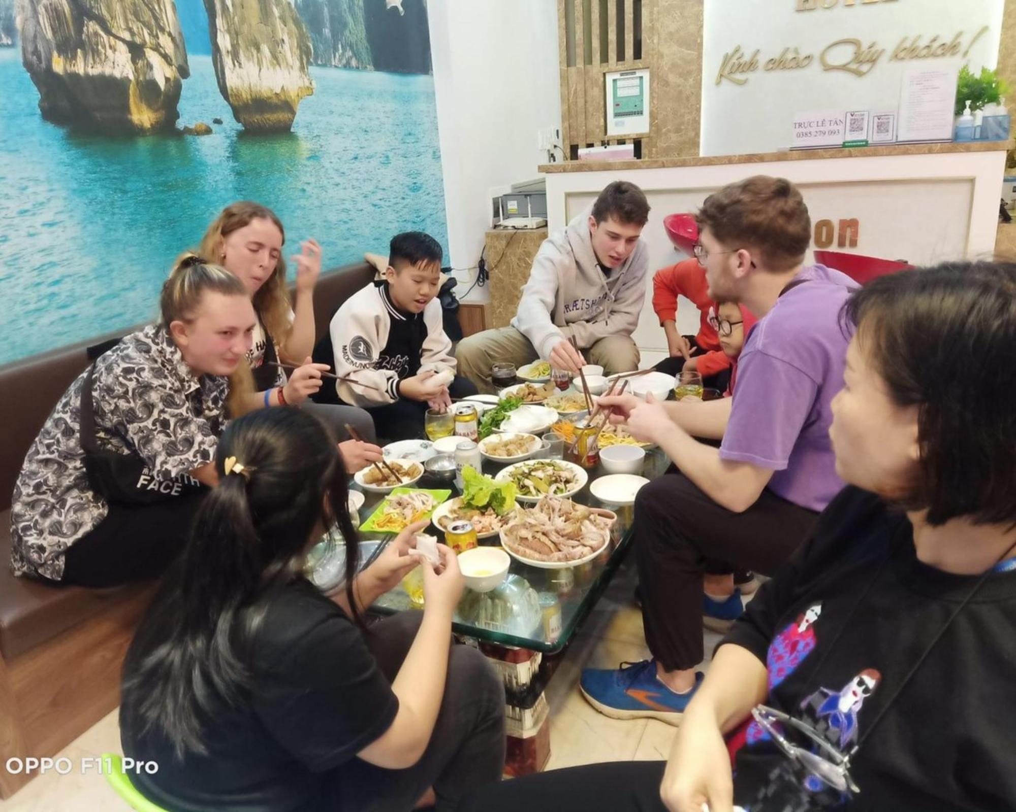 Ha Long Fancy Hostel With Vegetarian And Vegan Restaurant Eksteriør billede