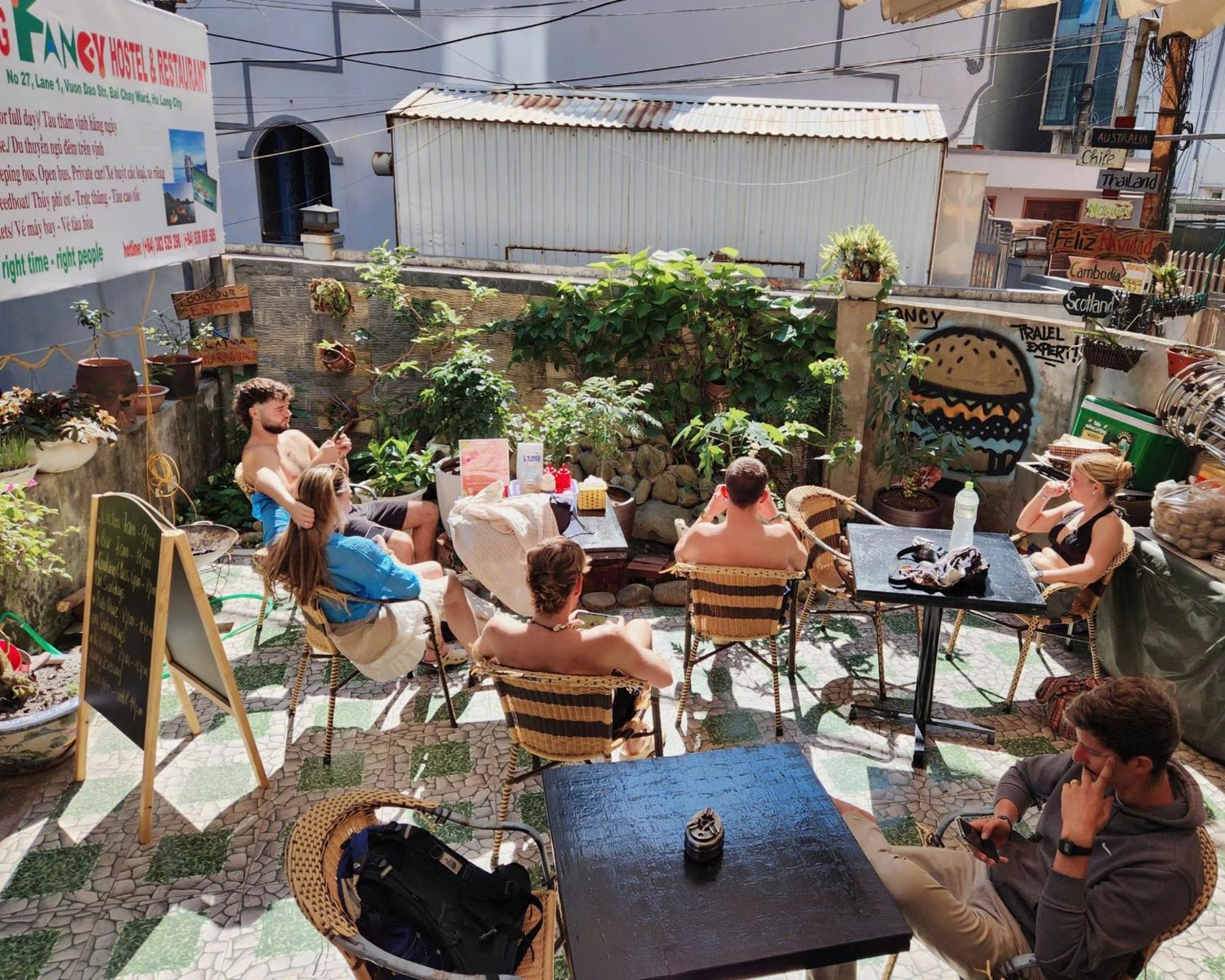 Ha Long Fancy Hostel With Vegetarian And Vegan Restaurant Eksteriør billede